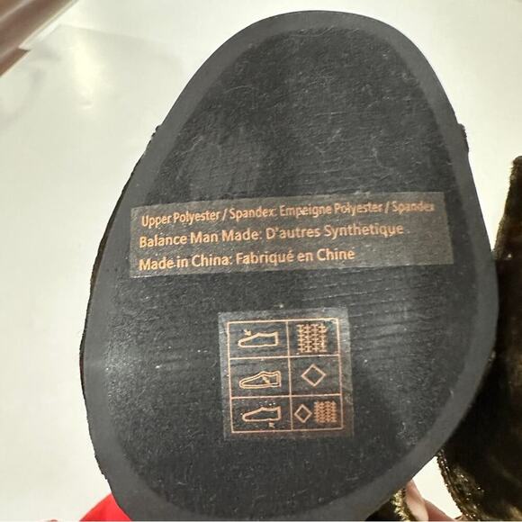 Cabi Interlock Block Crushed Velvet Heels in Moss Size 7 - Picture 10 of 12